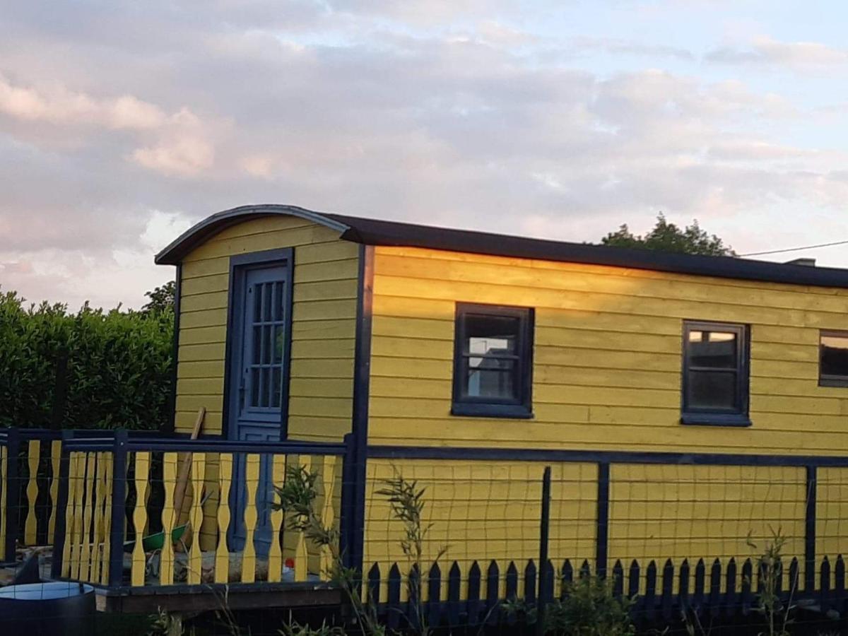 Roulotte Et Jacuzzi De Rachel Au Domaine Du Reuze Vila Winnezeele Exterior foto