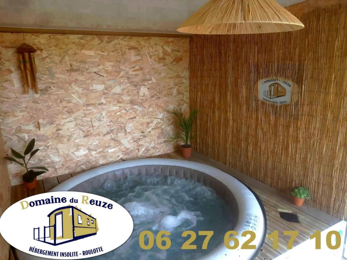 Roulotte Et Jacuzzi De Rachel Au Domaine Du Reuze Vila Winnezeele Exterior foto